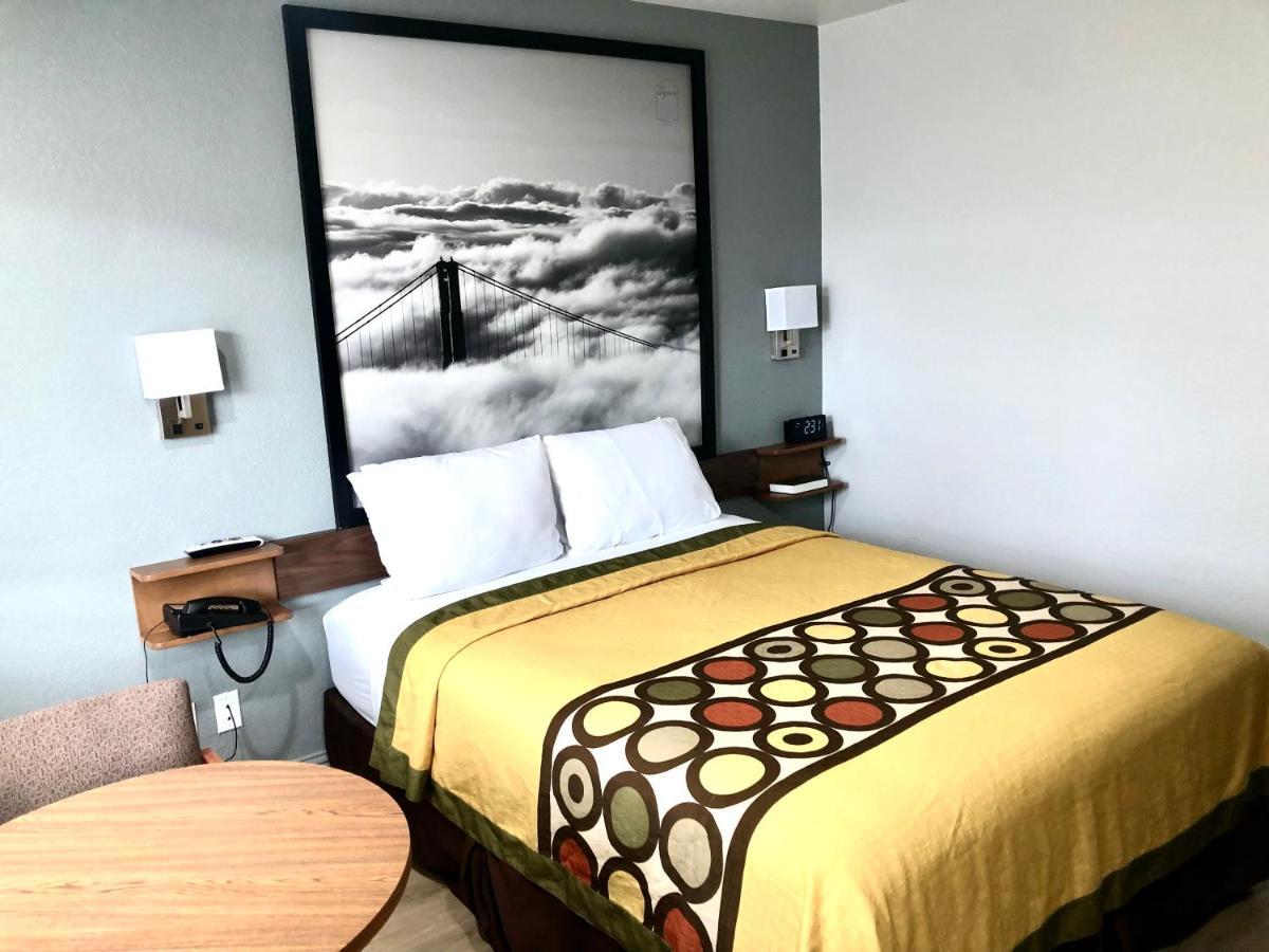 Super 8 By Wyndham Fort Bragg Exteriér fotografie