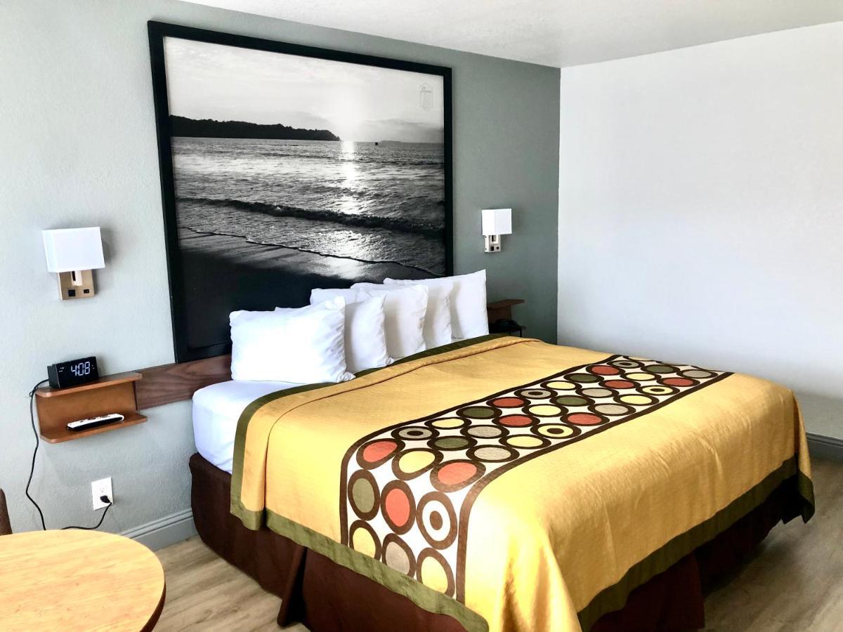 Super 8 By Wyndham Fort Bragg Exteriér fotografie