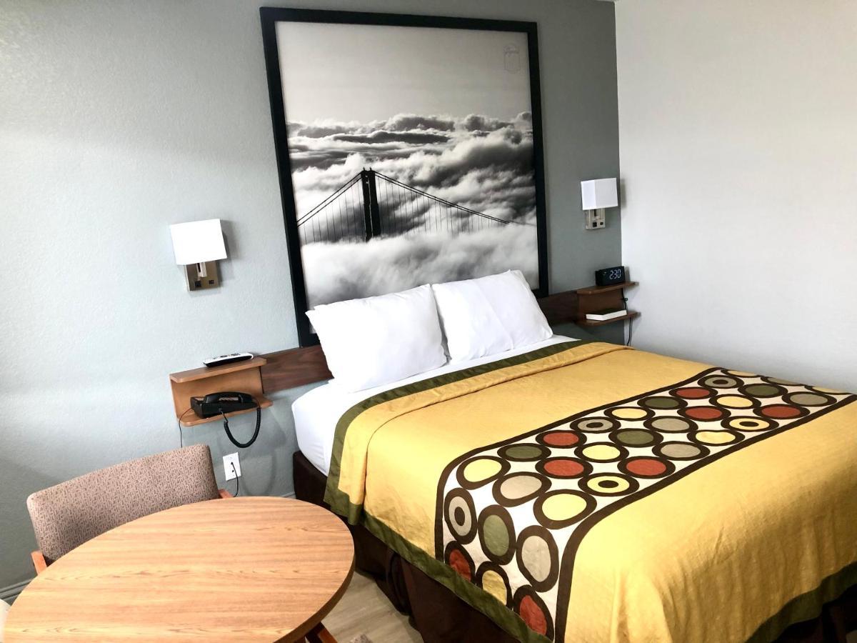 Super 8 By Wyndham Fort Bragg Exteriér fotografie