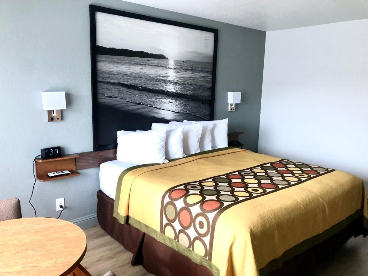 Super 8 By Wyndham Fort Bragg Exteriér fotografie