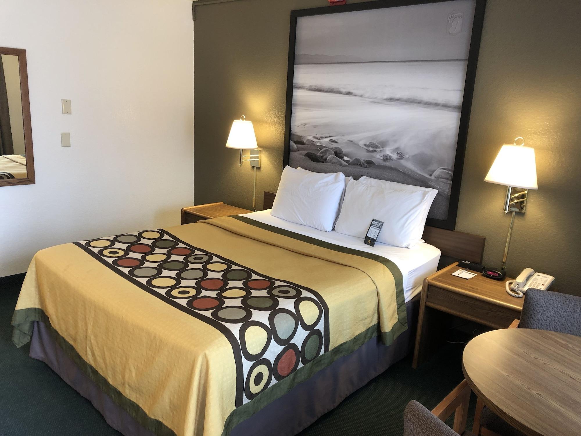 Super 8 By Wyndham Fort Bragg Exteriér fotografie