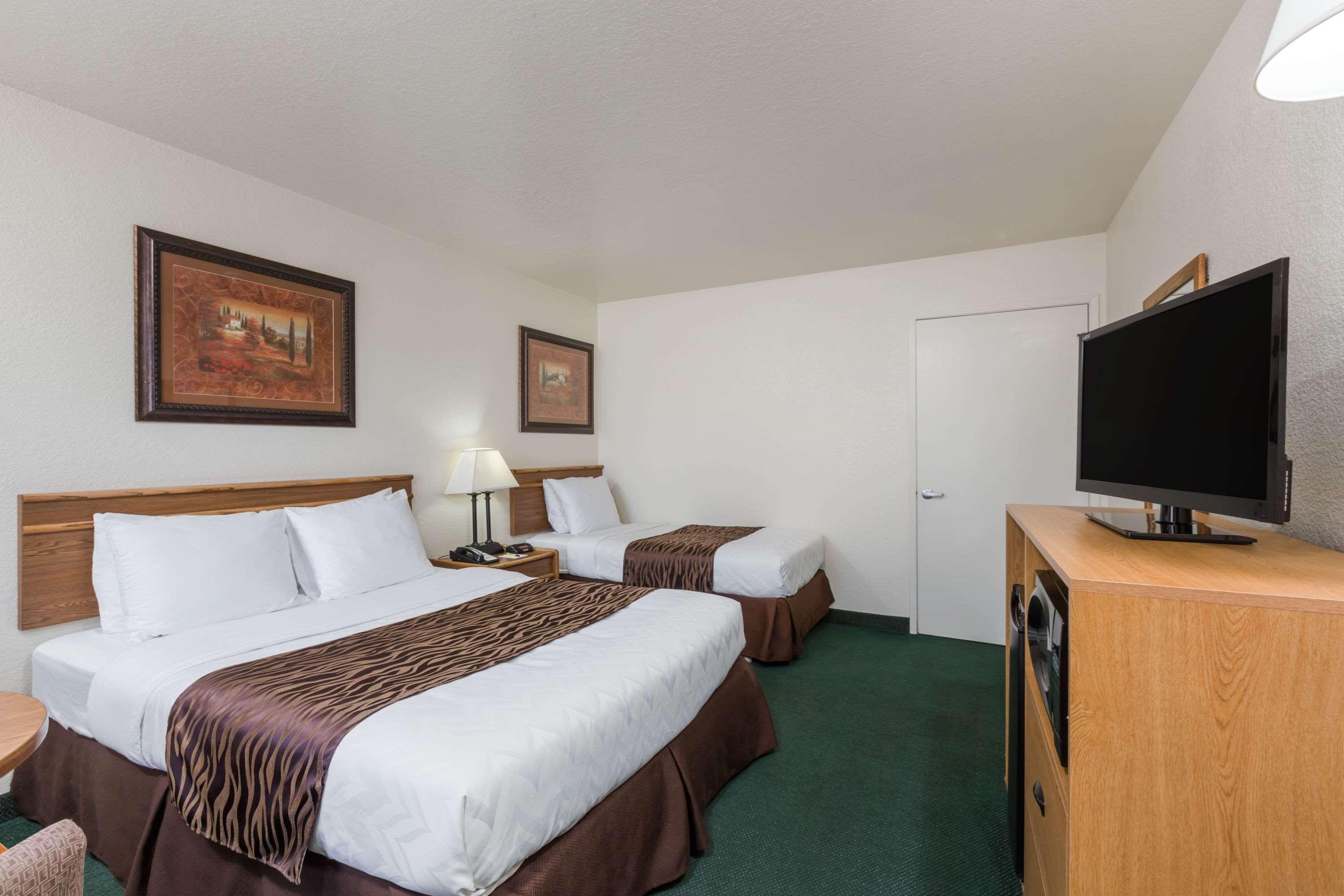 Super 8 By Wyndham Fort Bragg Exteriér fotografie
