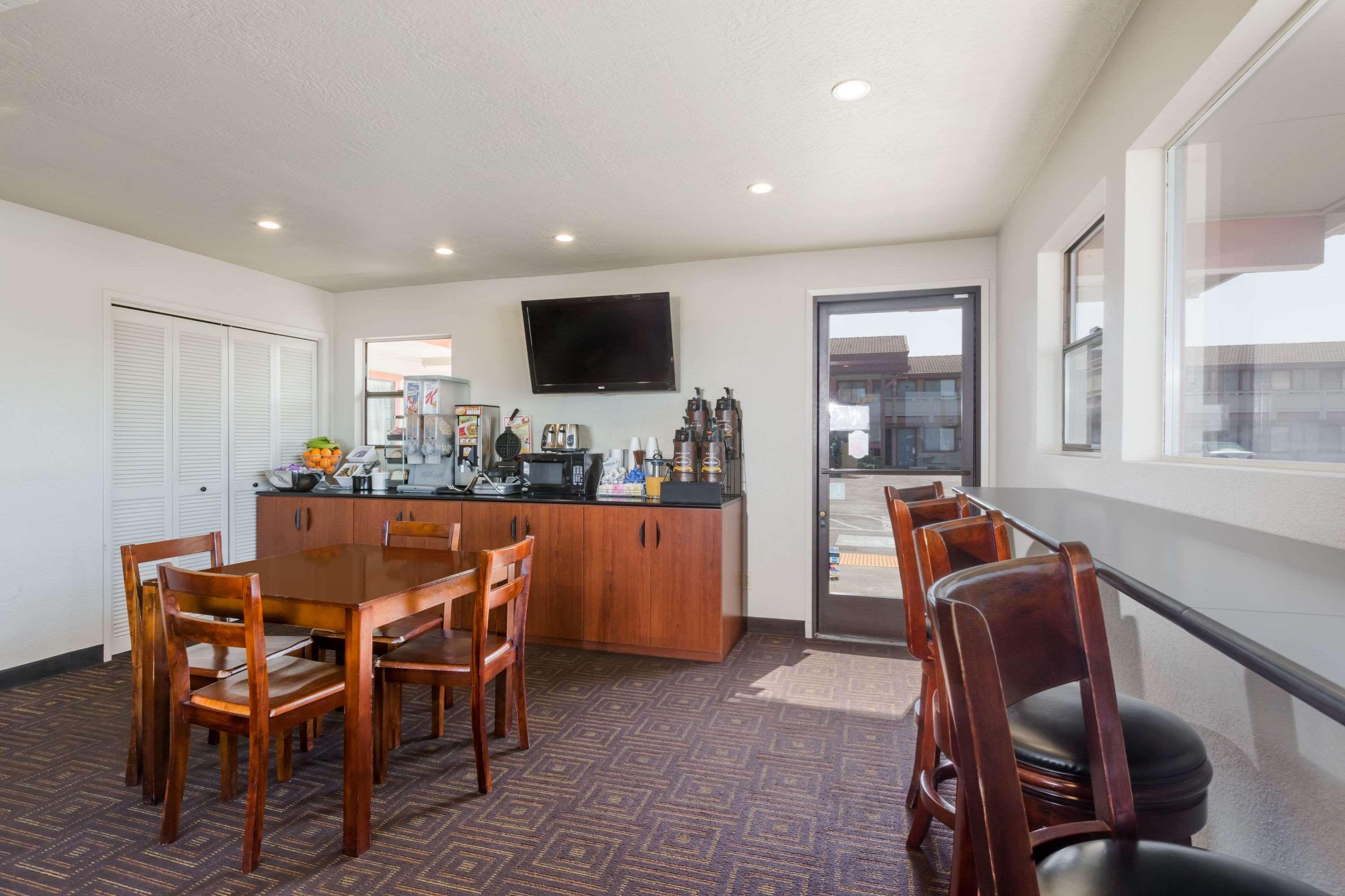 Super 8 By Wyndham Fort Bragg Exteriér fotografie