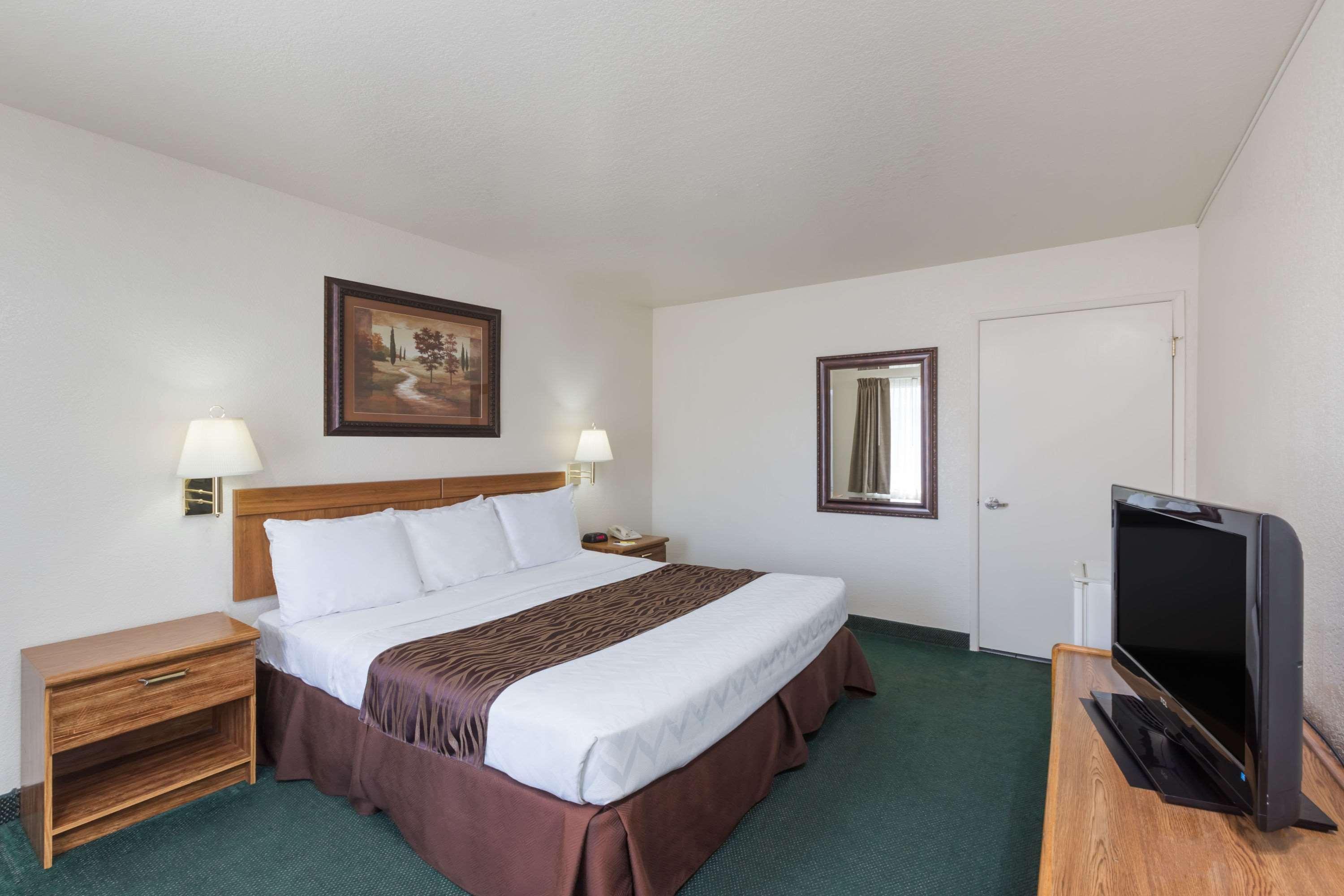 Super 8 By Wyndham Fort Bragg Exteriér fotografie