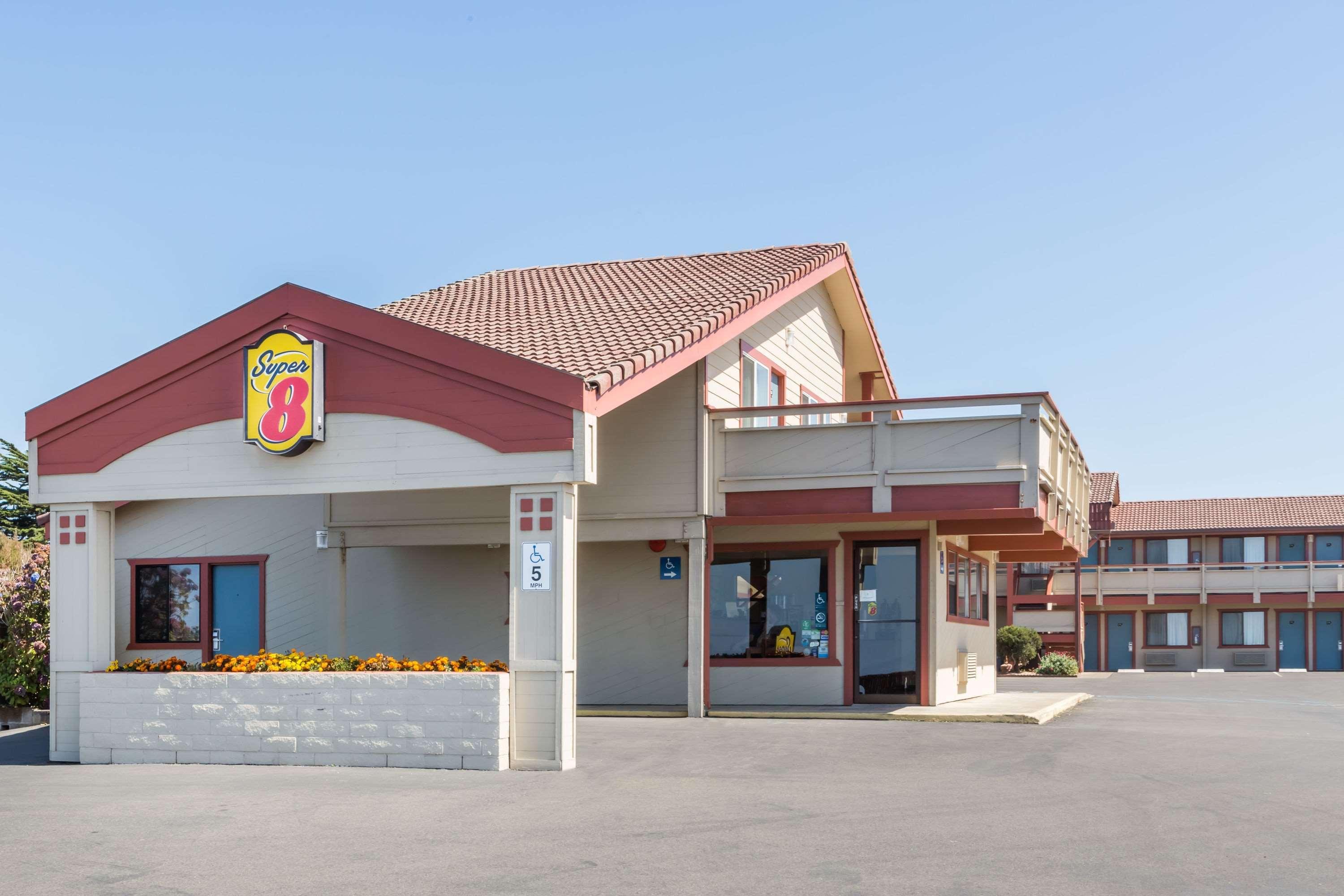 Super 8 By Wyndham Fort Bragg Exteriér fotografie