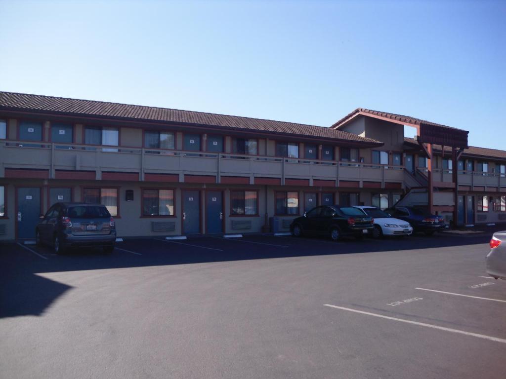 Super 8 By Wyndham Fort Bragg Exteriér fotografie