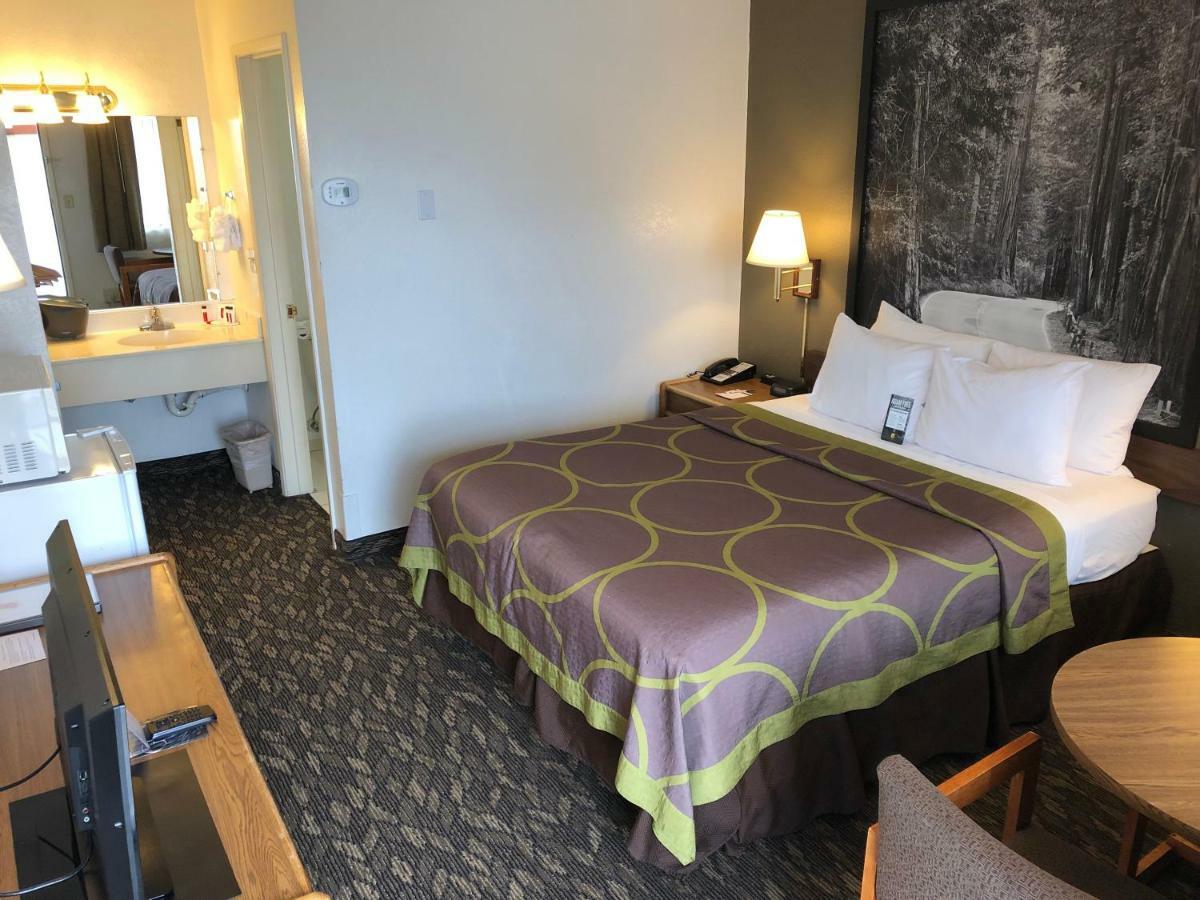 Super 8 By Wyndham Fort Bragg Exteriér fotografie